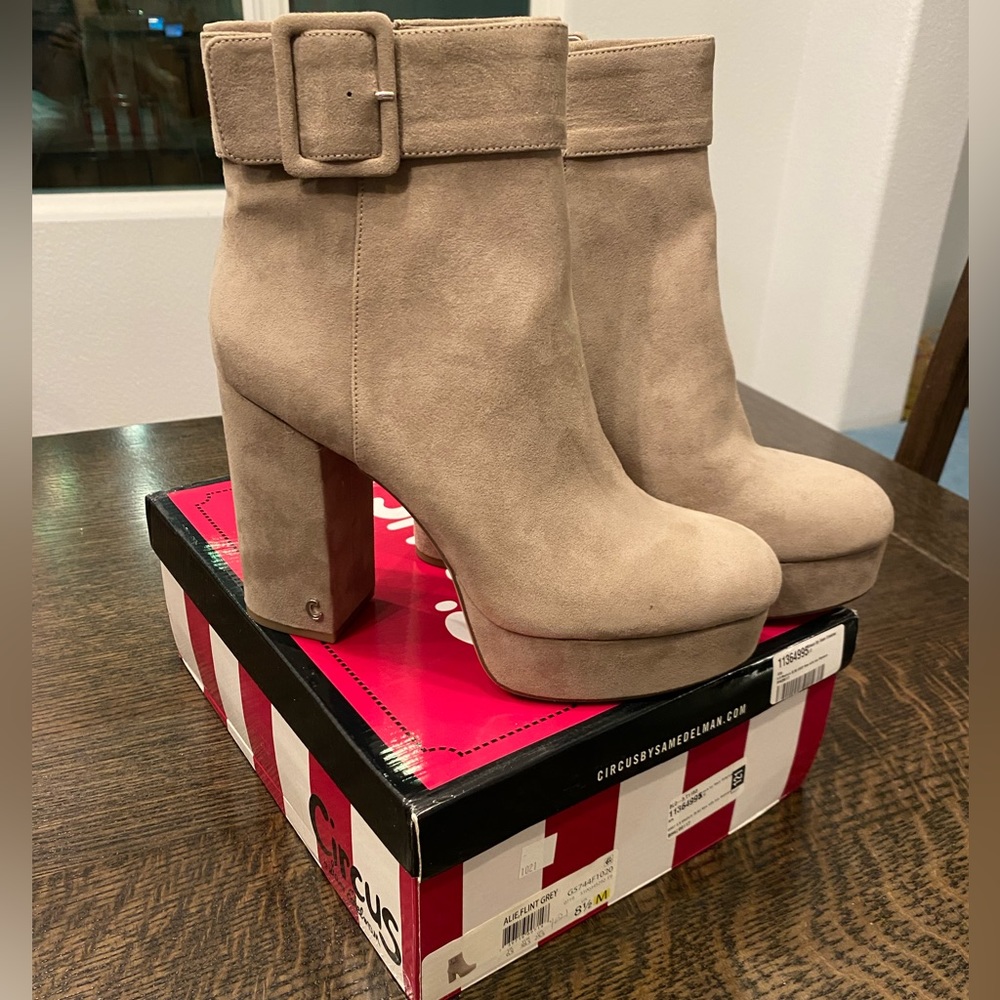 NIB Sam Edelman Alie Platform Bootie in Flint Grey